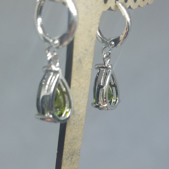 Chrysolite (green) Waterdrop Earrings - Picture 5 of 5